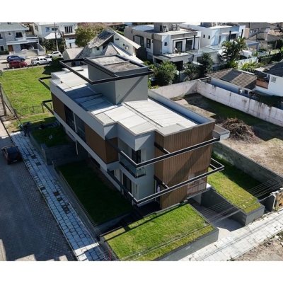 Casa Residencial com 225m², 3 quartos, 3 suítes, 4 garagens, no bairro Jurerê em Florianópolis