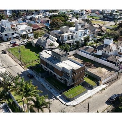 Casa Residencial com 225m², 3 quartos, 3 suítes, 4 garagens, no bairro Jurerê em Florianópolis
