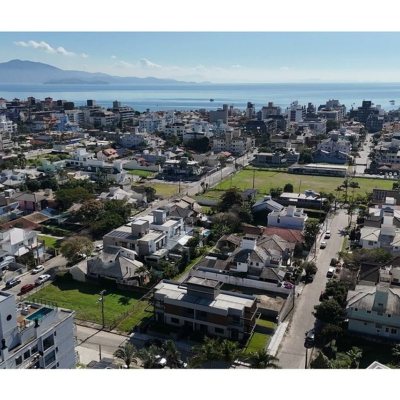 Casa Residencial com 225m², 3 quartos, 3 suítes, 4 garagens, no bairro Jurerê em Florianópolis