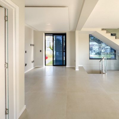 Casa Residencial com 225m², 3 quartos, 3 suítes, 4 garagens, no bairro Jurerê em Florianópolis