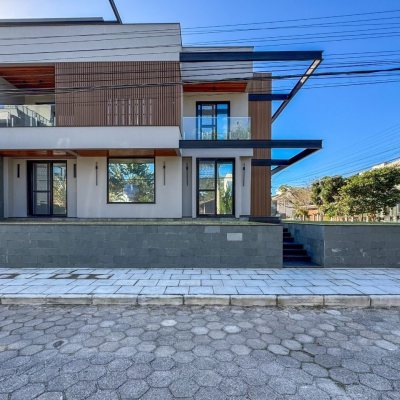 Casa Residencial com 225m², 3 quartos, 3 suítes, 4 garagens, no bairro Jurerê em Florianópolis