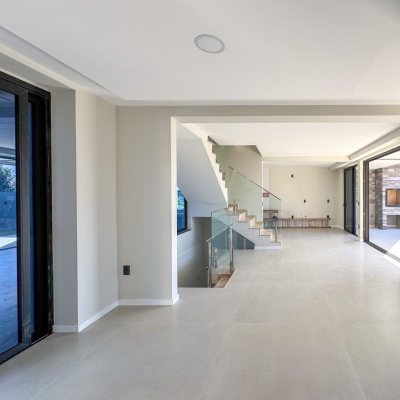 Casa Residencial com 225m², 3 quartos, 3 suítes, 4 garagens, no bairro Jurerê em Florianópolis