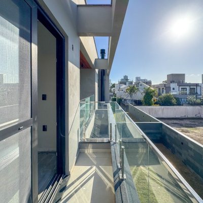 Casa Residencial com 225m², 3 quartos, 3 suítes, 4 garagens, no bairro Jurerê em Florianópolis