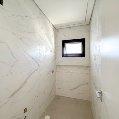 Casa Residencial com 225m², 3 quartos, 3 suítes, 4 garagens, no bairro Jurerê em Florianópolis