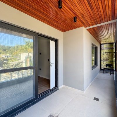 Casa Residencial com 225m², 3 quartos, 3 suítes, 4 garagens, no bairro Jurerê em Florianópolis