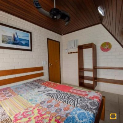 Chalé com 506m², 10 quartos, 5 garagens, no bairro Ponta Das Canas em Florianópolis