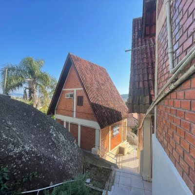Chalé com 506m², 10 quartos, 5 garagens, no bairro Ponta Das Canas em Florianópolis