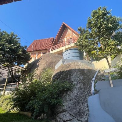 Chalé com 506m², 10 quartos, 5 garagens, no bairro Ponta Das Canas em Florianópolis