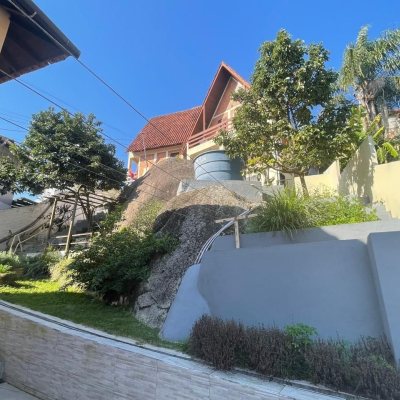 Chalé com 506m², 10 quartos, 5 garagens, no bairro Ponta Das Canas em Florianópolis