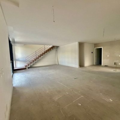 Casa em Condomínio com 341m², 4 quartos, 4 suítes, 2 garagens, no bairro Lagoa Da Conceição em Florianópolis