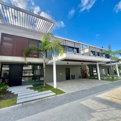 Casa em Condomínio com 341m², 4 quartos, 4 suítes, 2 garagens, no bairro Lagoa Da Conceição em Florianópolis