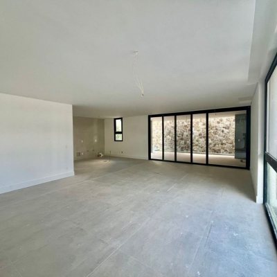 Casa em Condomínio com 341m², 4 quartos, 4 suítes, 2 garagens, no bairro Lagoa Da Conceição em Florianópolis