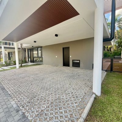 Casa em Condomínio com 341m², 4 quartos, 4 suítes, 2 garagens, no bairro Lagoa Da Conceição em Florianópolis