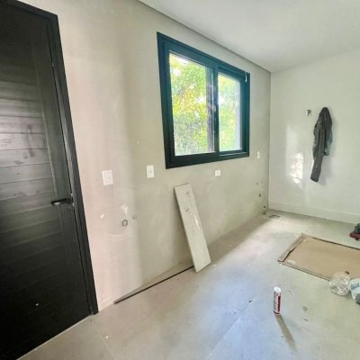 Casa em Condomínio com 341m², 4 quartos, 4 suítes, 2 garagens, no bairro Lagoa Da Conceição em Florianópolis