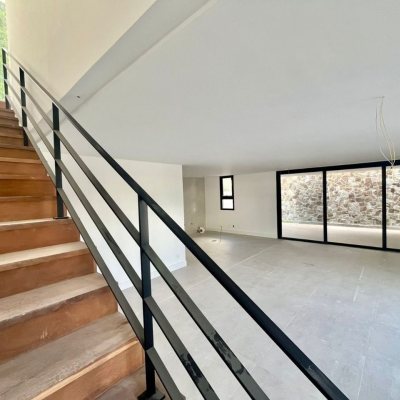 Casa em Condomínio com 341m², 4 quartos, 4 suítes, 2 garagens, no bairro Lagoa Da Conceição em Florianópolis