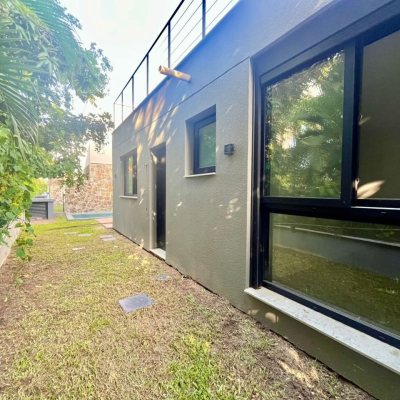 Casa em Condomínio com 341m², 4 quartos, 4 suítes, 2 garagens, no bairro Lagoa Da Conceição em Florianópolis