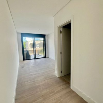 Casa em Condomínio com 341m², 4 quartos, 4 suítes, 2 garagens, no bairro Lagoa Da Conceição em Florianópolis