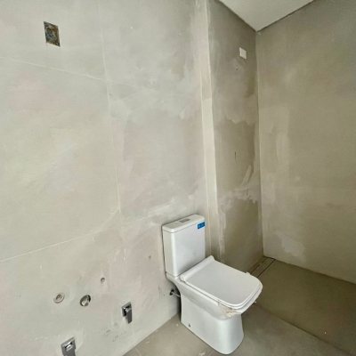 Casa em Condomínio com 341m², 4 quartos, 4 suítes, 2 garagens, no bairro Lagoa Da Conceição em Florianópolis