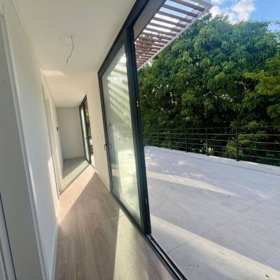 Casa em Condomínio com 341m², 4 quartos, 4 suítes, 2 garagens, no bairro Lagoa Da Conceição em Florianópolis