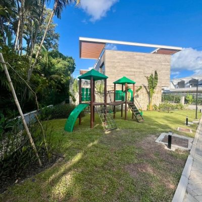 Casa em Condomínio com 341m², 4 quartos, 4 suítes, 2 garagens, no bairro Lagoa Da Conceição em Florianópolis