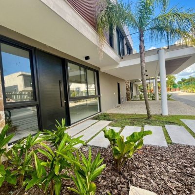 Casa em Condomínio com 341m², 4 quartos, 4 suítes, 2 garagens, no bairro Lagoa Da Conceição em Florianópolis