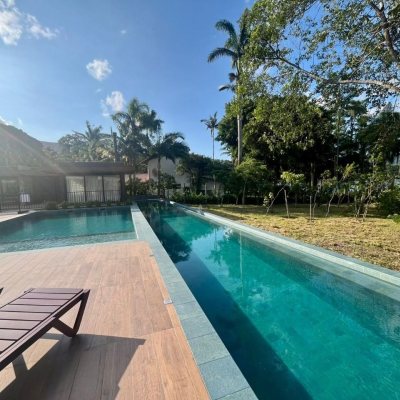 Casa em Condomínio com 341m², 4 quartos, 4 suítes, 2 garagens, no bairro Lagoa Da Conceição em Florianópolis