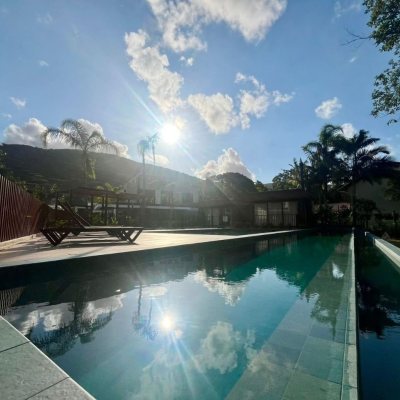 Casa em Condomínio com 341m², 4 quartos, 4 suítes, 2 garagens, no bairro Lagoa Da Conceição em Florianópolis