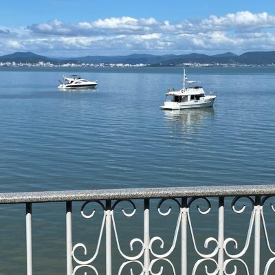 Casa Residencial com 274m², 4 quartos, 4 suítes, 3 garagens, no bairro Cacupé em Florianópolis