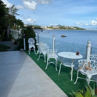 Casa Residencial com 274m², 4 quartos, 4 suítes, 3 garagens, no bairro Cacupé em Florianópolis