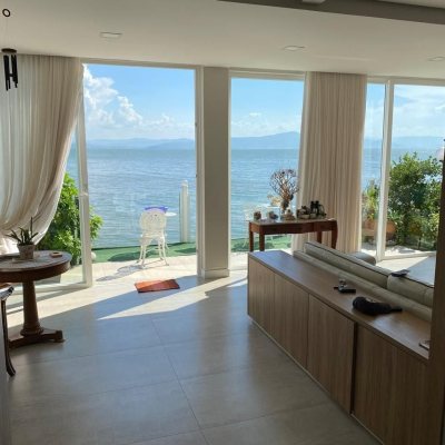 Casa Residencial com 274m², 4 quartos, 4 suítes, 3 garagens, no bairro Cacupé em Florianópolis