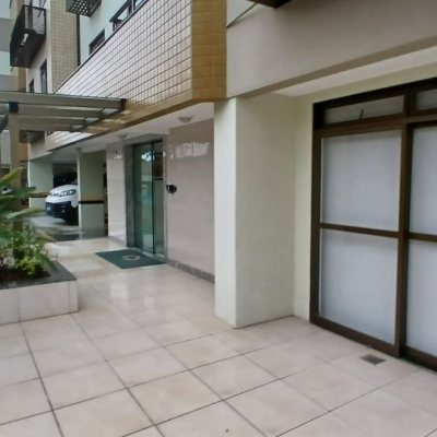 Apartamentos com 83m², 3 quartos, 1 suíte, 2 garagens, no bairro Canto em Florianópolis
