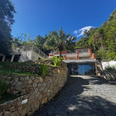 Apartamentos com 69m², 2 quartos, 1 suíte, 1 garagem, no bairro João Paulo em Florianópolis