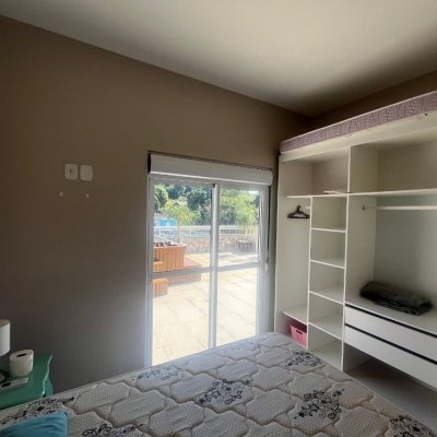 Cobertura com 128m², 4 quartos, 1 suíte, 1 garagem, no bairro Canasvieiras em Florianópolis