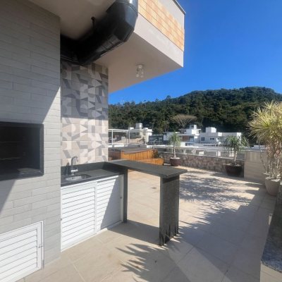Cobertura com 128m², 4 quartos, 1 suíte, 1 garagem, no bairro Canasvieiras em Florianópolis