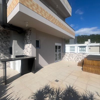 Cobertura com 128m², 4 quartos, 1 suíte, 1 garagem, no bairro Canasvieiras em Florianópolis