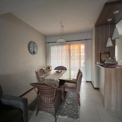 Casa Residencial com 120m², 3 quartos, 2 suítes, 2 garagens, no bairro Campeche em Florianópolis