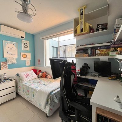 Casa Residencial com 120m², 3 quartos, 2 suítes, 2 garagens, no bairro Campeche em Florianópolis