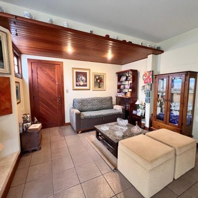 Cobertura com 176m², 3 quartos, 1 suíte, 2 garagens, no bairro Trindade em Florianópolis