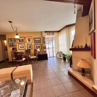 Cobertura com 176m², 3 quartos, 1 suíte, 2 garagens, no bairro Trindade em Florianópolis