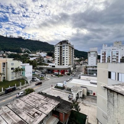 Cobertura com 176m², 3 quartos, 1 suíte, 2 garagens, no bairro Trindade em Florianópolis