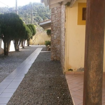 Casa Residencial com 400m², 7 quartos, 3 suítes, 5 garagens, no bairro Canasvieiras em Florianópolis