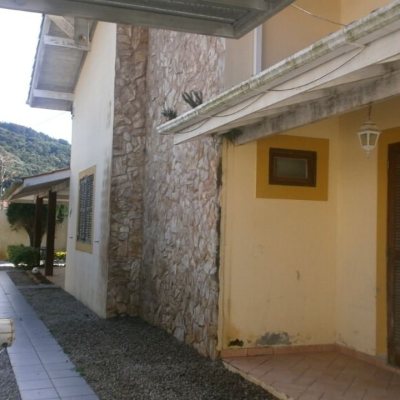 Casa Residencial com 400m², 7 quartos, 3 suítes, 5 garagens, no bairro Canasvieiras em Florianópolis