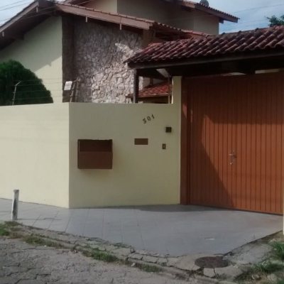Casa Residencial com 400m², 7 quartos, 3 suítes, 5 garagens, no bairro Canasvieiras em Florianópolis