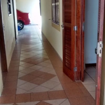 Casa Residencial com 400m², 7 quartos, 3 suítes, 5 garagens, no bairro Canasvieiras em Florianópolis