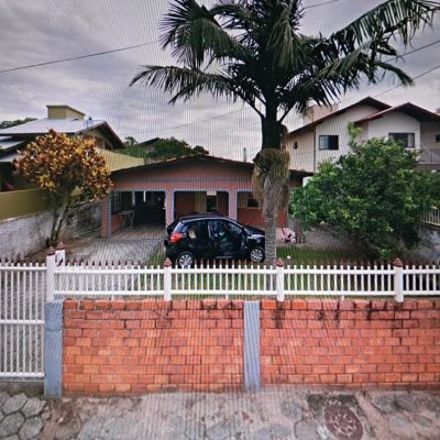 Casa Residencial com 94m², 4 quartos, 2 garagens, no bairro Campeche em Florianópolis