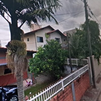 Casa Residencial com 94m², 4 quartos, 2 garagens, no bairro Campeche em Florianópolis