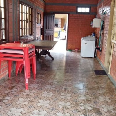 Casa Residencial com 94m², 4 quartos, 2 garagens, no bairro Campeche em Florianópolis