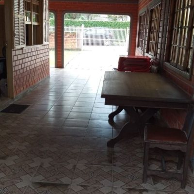 Casa Residencial com 94m², 4 quartos, 2 garagens, no bairro Campeche em Florianópolis