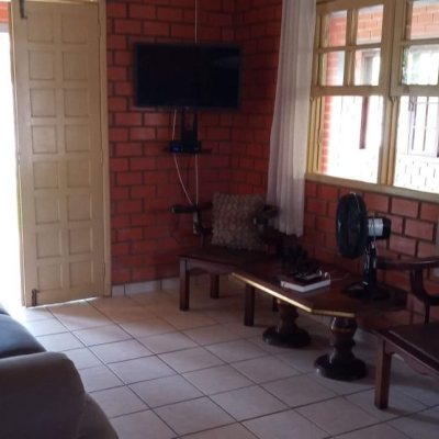 Casa Residencial com 94m², 4 quartos, 2 garagens, no bairro Campeche em Florianópolis