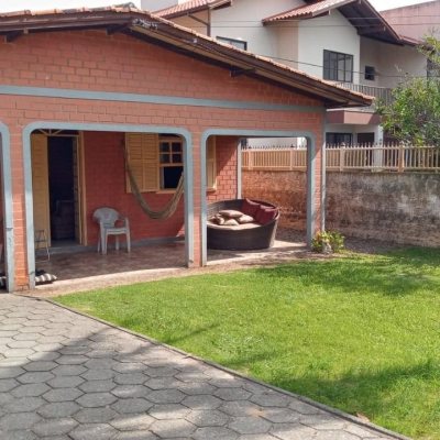 Casa Residencial com 94m², 4 quartos, 2 garagens, no bairro Campeche em Florianópolis